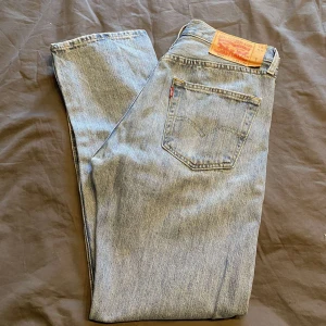 Levi’s 501 Orginal Jeans - Säljer dessa levis 501 orginal jeans i storlek W31 L30. Superbra skick, endast använda fåtal gånger. Orginalpris: 1099kr.