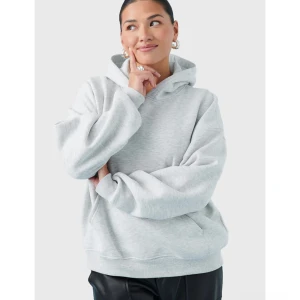 Populär Gina hoodie - Säljer den populära Gina hoodien i strl XS, då den var fel storlek.  Aldrig använd, bara testad. Blivit lite nopprig i tvätten men inget jag tycker märks av. 