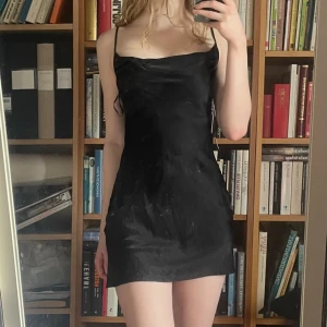 Svart slip dress - Slip dress från bershka! Endast använd en gång, i perfekt skick 