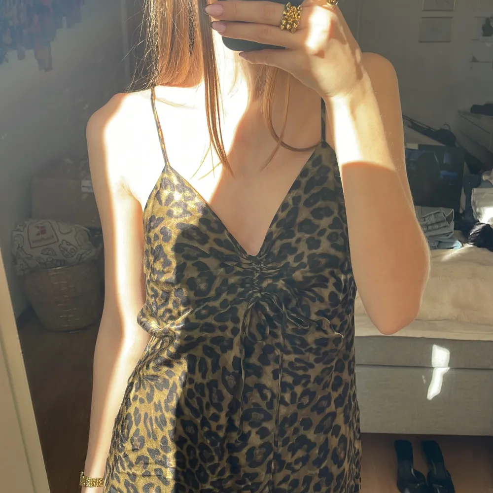 Leopard klänning strl xs helt ny med prislapp 💞. Klänningar.