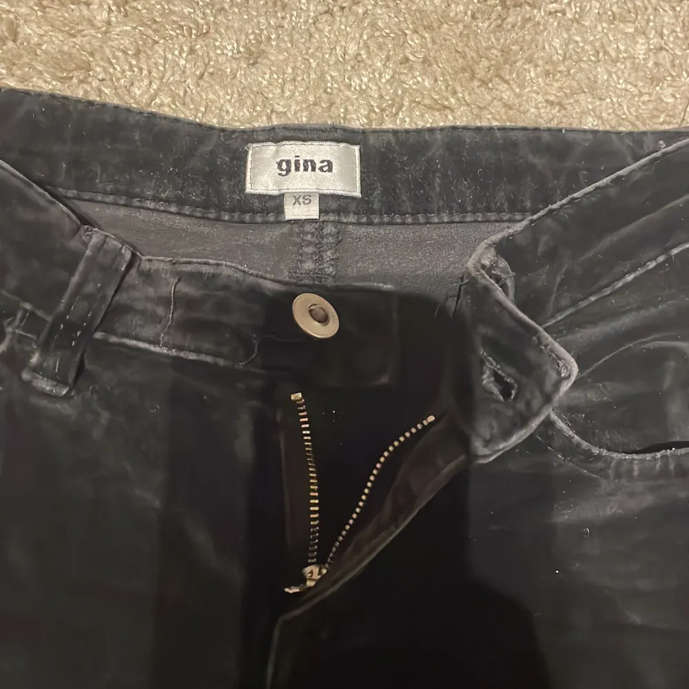 Vintage Svarta low waist bootcut jeans med perfekt passform 🖤säljs inte längre 🖤. Jeans & Byxor.