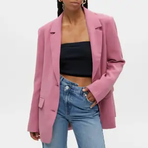 Super fin rosa kavaj från pull&bear som tyvärr inte kommer till användning. Endast använd en gång 