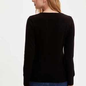 Stickad tröja - black - Svart stickad tröja från Defacto. Används ett par gånger. 