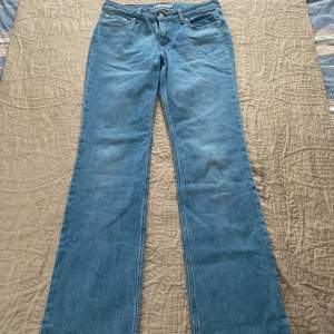 Sjukt snygga Levis jeans, säljer då dem inte riktigt passade mig❤️27/33