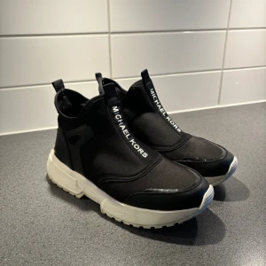 Michael Kors-sneakers - Snygga och bekväma sneakers från Michael Kors. Sparsamt använda