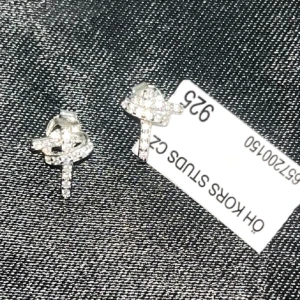 Nya snygga silver örhängen 😍✨ - Helt nya små söta silver örhängen med lappen kvar äkta silver 😍✨