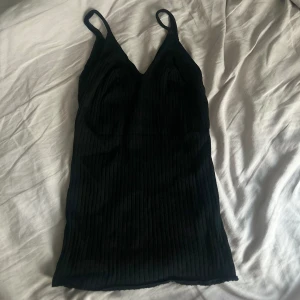 Ribbat linne - Fint ribbat linne ifrån hm💕 linnet ser oanvänt ut och har använts en gång🩷skriv innan ni trycker på köp💕