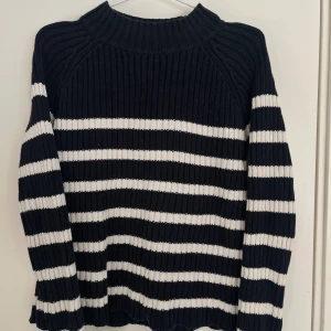 Stickad tröja  - Super snygg och fint skick