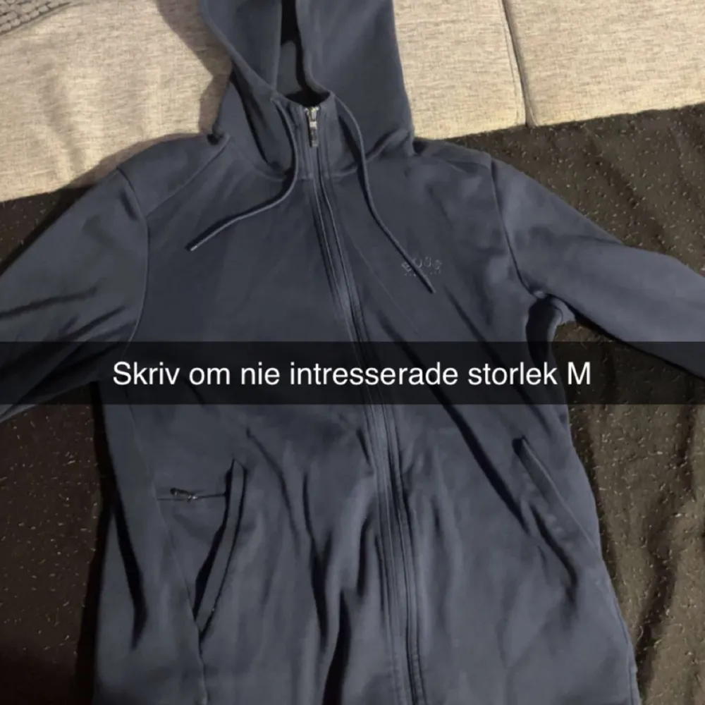 Skick 8/10 . Hoodies.