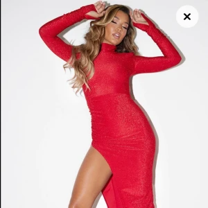 Klänning Prettylittlething Storlek UK 6 - Helt ny klänning från Prettylittlething, endast testad. Storlek UK 6, vilket är en storlek XS/34.   200kr + frakt 