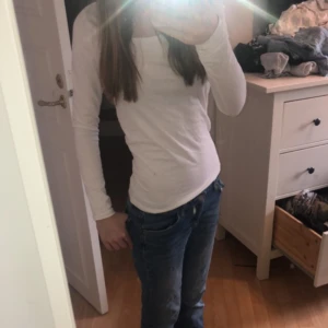 Vit tröja - Basis vit tröja säljer för den ej används💗