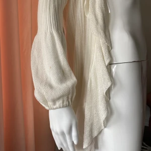 Krämvit Coquette Kofta  - Size L from Free Quent. In good condition. Stretchy material. 