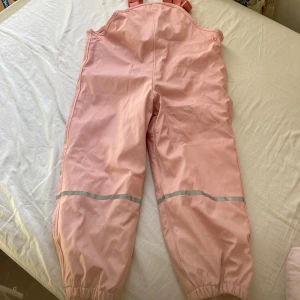 Rengbyxor rosa - Rengbyxor barn använda några gånger när de har regnat 