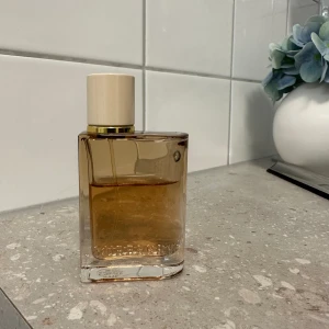 Burberry her intense  - Mer än halva kvar. 30 ml 
