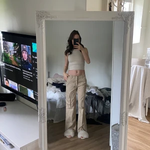 Cargo pants  - Oanvända cargo pants från Nelly! Storlek 36! Jag är 173 cm lång😊50 