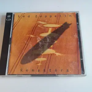 Led zeppelin CD-skiva 2 stycken skivor. Bra skick lite fulla märken på själva framsidan på plasten men annars hel och fin hör av dig om du är intresserad eller ha nå frågor :) 