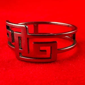 Läcker ring i rostfritt stål - En ring i rostfritt stål med en diameter på ca 20 mm. 