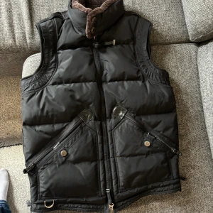 parajumper väst - xs passar s, oanvänd, priset kan diskuteras