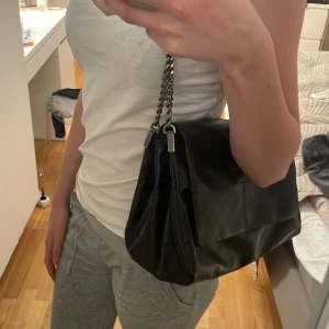 Zara väska - Intresekoll🤍🤍 på min zara väska köpt i julas🤍