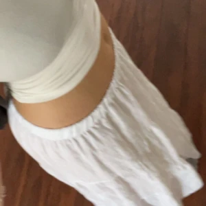 Linne kjol - Använt den en gång varsamt.  Står ingen storlek men passar M. Köpt i Danmark för 700kr 