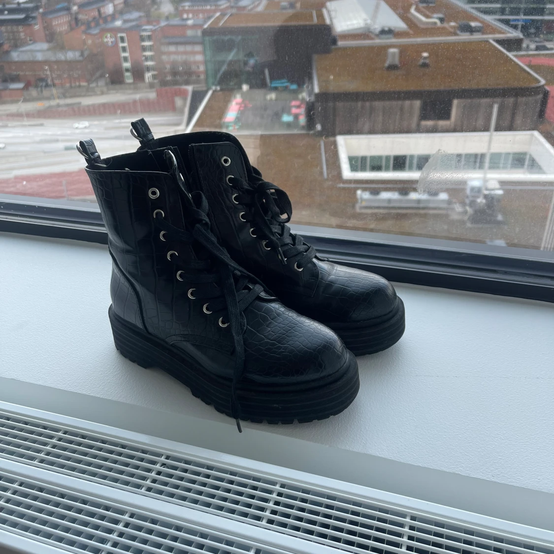 Boots  - 90