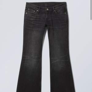 Weekday jeans aldrig använda endast testade, Nova low slim bootcut modellen kostar 590+frakt på hemsidan