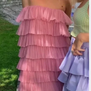 Volang klänning - Säljer denna snygga klänning från zara som inte längre går att få tag i o är knappt använd🫶🏼