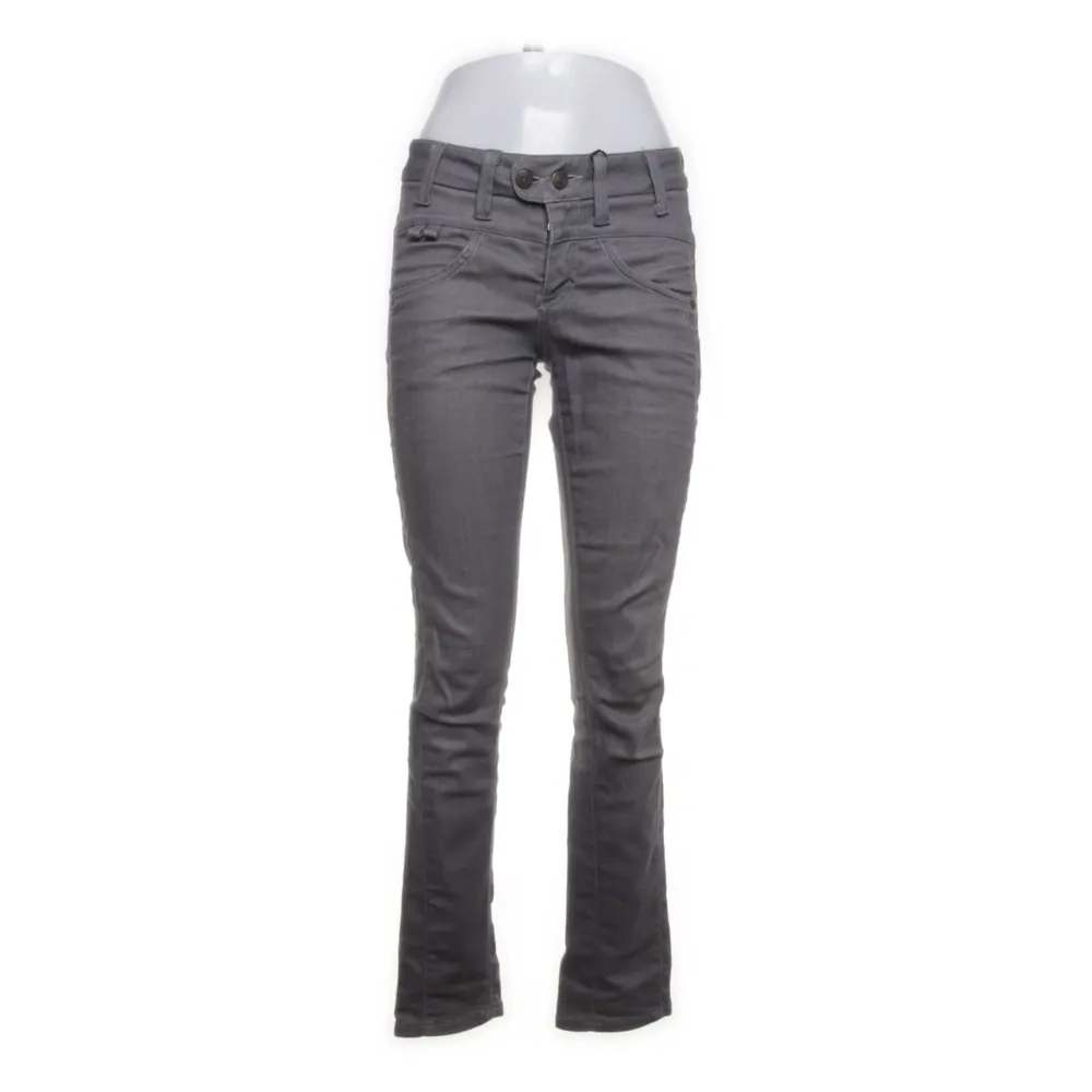 Gråa lågmidjade jeans från märket G-star, inga tecken på användning. Jeans & Byxor.