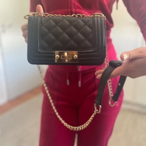 Fjortis väska svart - Inga defekter ❤️❤️ tryck på köp nu