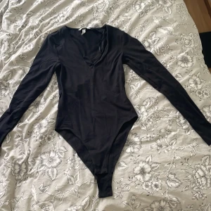 Hm body tröja - Storlek xs Köpt för 300 men säljer för 200 Pris kan diskuteras vid snabb köp 