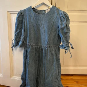 Jeansklänning  - Jättefin Jeansklänning från & Other stories! Topp skick😇