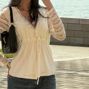 Spets blus  - Bra skick