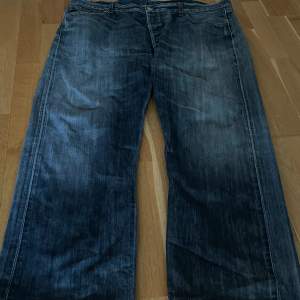 Affliction looking ahh jeans, Några feta levis jeans som ser sjuka ut, har slutat använda och tycker att det är dags att sälja, det är bara att fråga om bilder om det behövs :) 