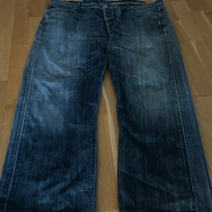 Baggy jeans - Affliction looking ahh jeans, Några feta levis jeans som ser sjuka ut, har slutat använda och tycker att det är dags att sälja, det är bara att fråga om bilder om det behövs :) 