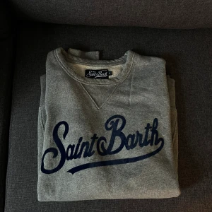 Saint Barth Sweatshirt - Schysst sommar tröja när de blir lite kallare på kvällen!   Storlek S   