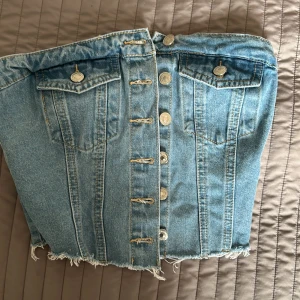 Jeans tröja  - Blå jeans tröja från SHEIN. Aldrig använd.