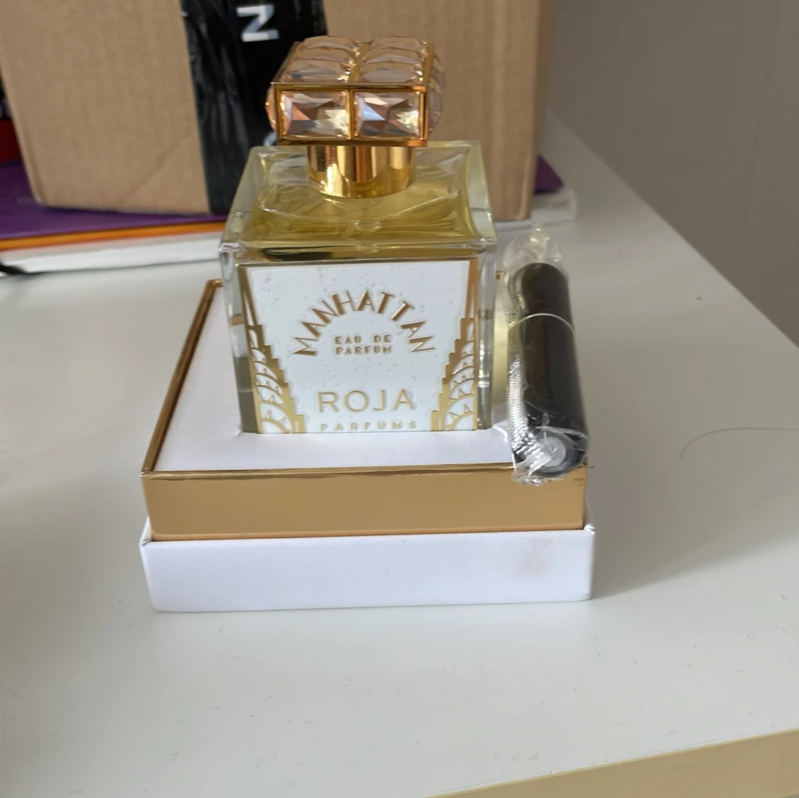 Roja Manhattan Sample