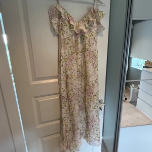 Långklänning  - Superfin slutsåld klänning från HM😇