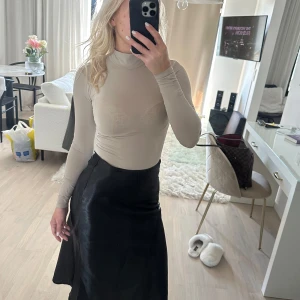 Body - Body från Zara. Storlek XS, aldrig använd.