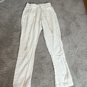 Linne byxor  - Jätte sköna linne byxor. Snygga snören. Kan tänka o sänka priset. 