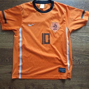 2010 vintage world cup jersey - Intressekoll, endast seriösa bud. Går för 2000 på etsy