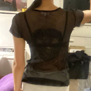 Tröja - Väldigt fin och cool tröja från Skils i storlek 146-152 men passar Xs/Xxs. Inte jätte använd. Tänkte att den passar i sommar sval och väldigt fin