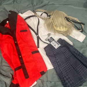 Kakegurui Kirari Cosplay - Säljer Kirari Momobami från Kakegurui cosplay! Möts gärna upp på närcon! Storleken är M men den är som en Small så skulle säga att de är en asian M 