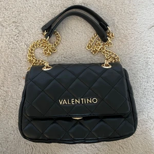 Valentino väska - Valentino väska liten modell 