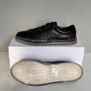 Oliver Cabell Ghost  - Säljer ett par Oliver Cabell Ghost storlek 43, helt nya