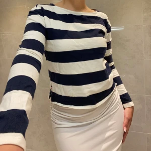 Långärmad randig tröja  - Randig långärmad från Tommy Hilfiger. Storlek Xs men passar S också.