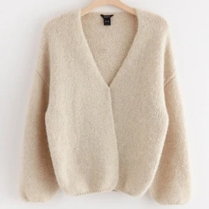 Kofta - Beige stickad kofta från lindex, knappt använd och har inga defekter🤎