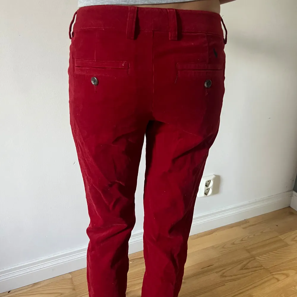 Aldrig använda, går inte att köpa längre. Skulle säga att storleken motsvarar S/XS. Jeans & Byxor.