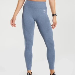 Gymshark vital seamless 2.0 leggings - Slutsålda tights från gymshark i en grå/blå färg (evening blue mark) i nyskick, knappt använda. Säljer på grund av för små för mig. 