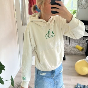 Hoodie - Säljer denna supercoola hoodien från adidas, i sam smith💗Knappt använd och i superbra skick!